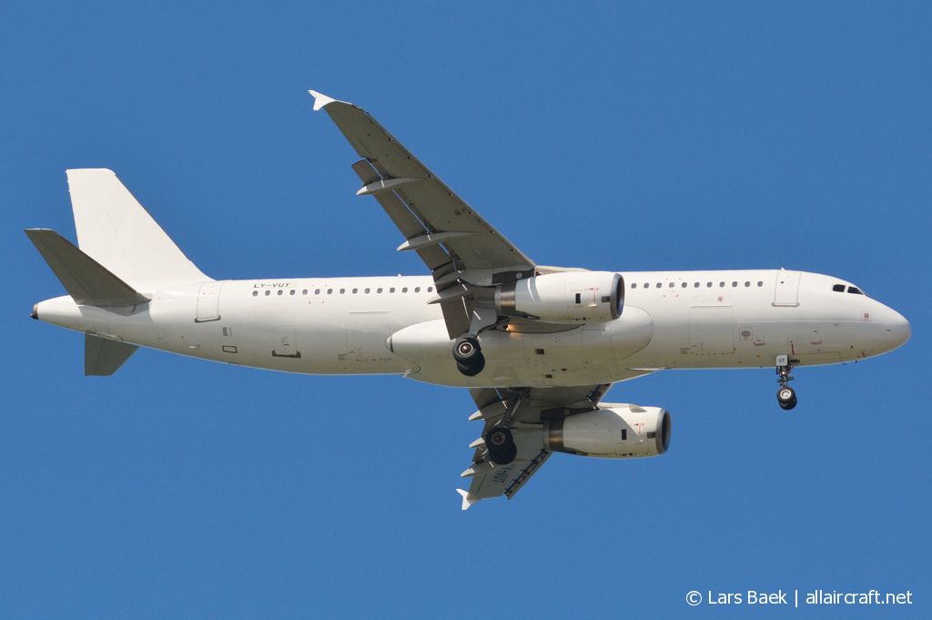 LY-VUT (3275) 2007 Airbus A320-232
