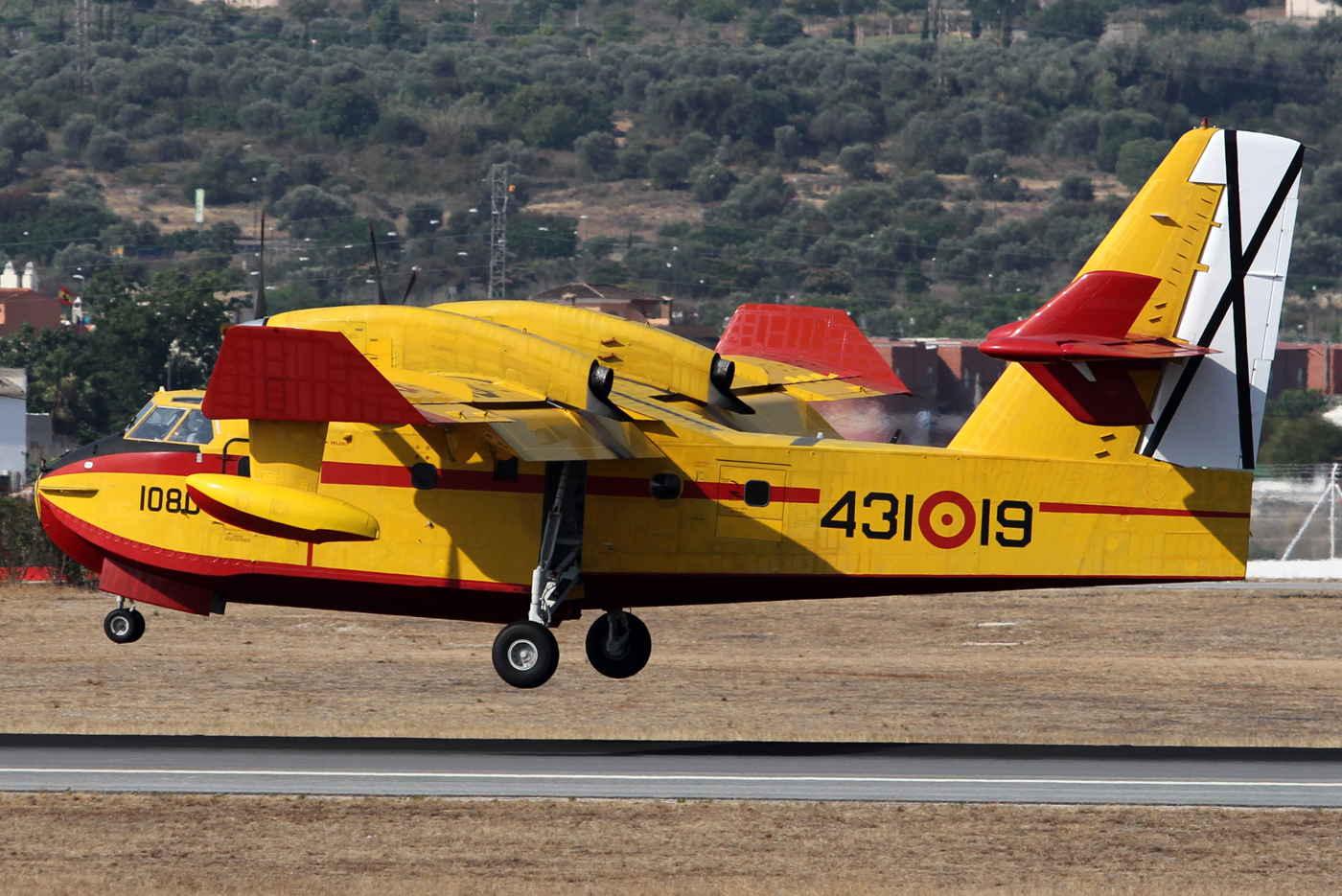 UD13-19 / 431-19 Canadair CL-215T