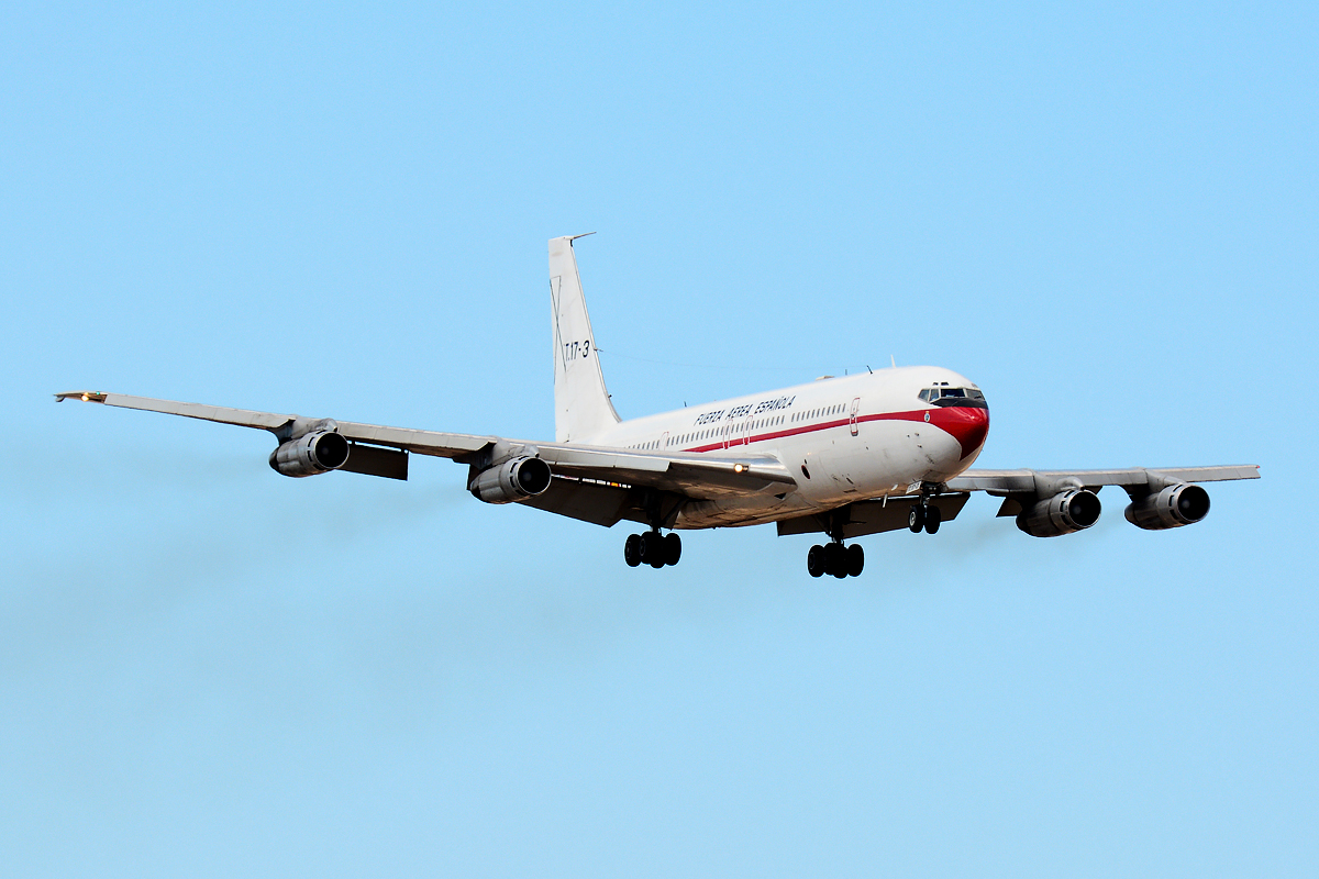 T.17-3 (21367) 1977 Boeing 707-368C KC