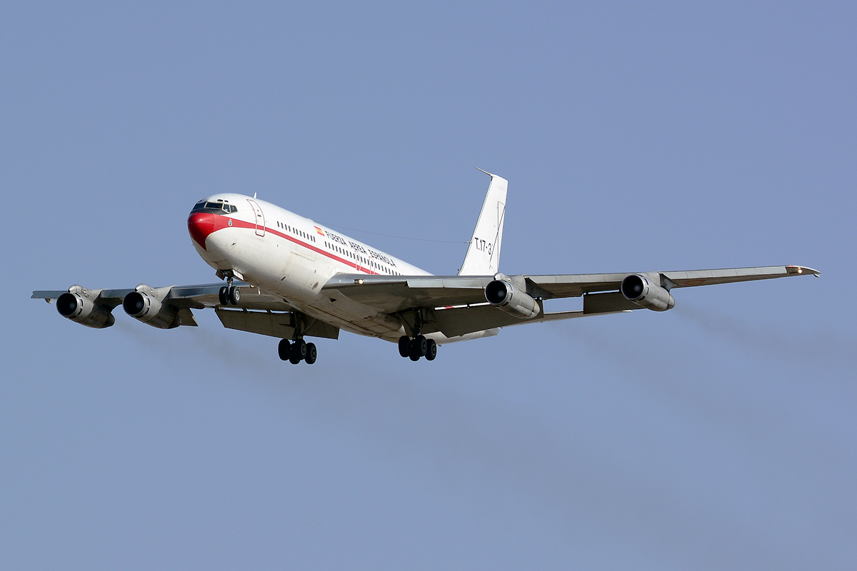 T.17-3 (21367) 1977 Boeing 707-368C KC