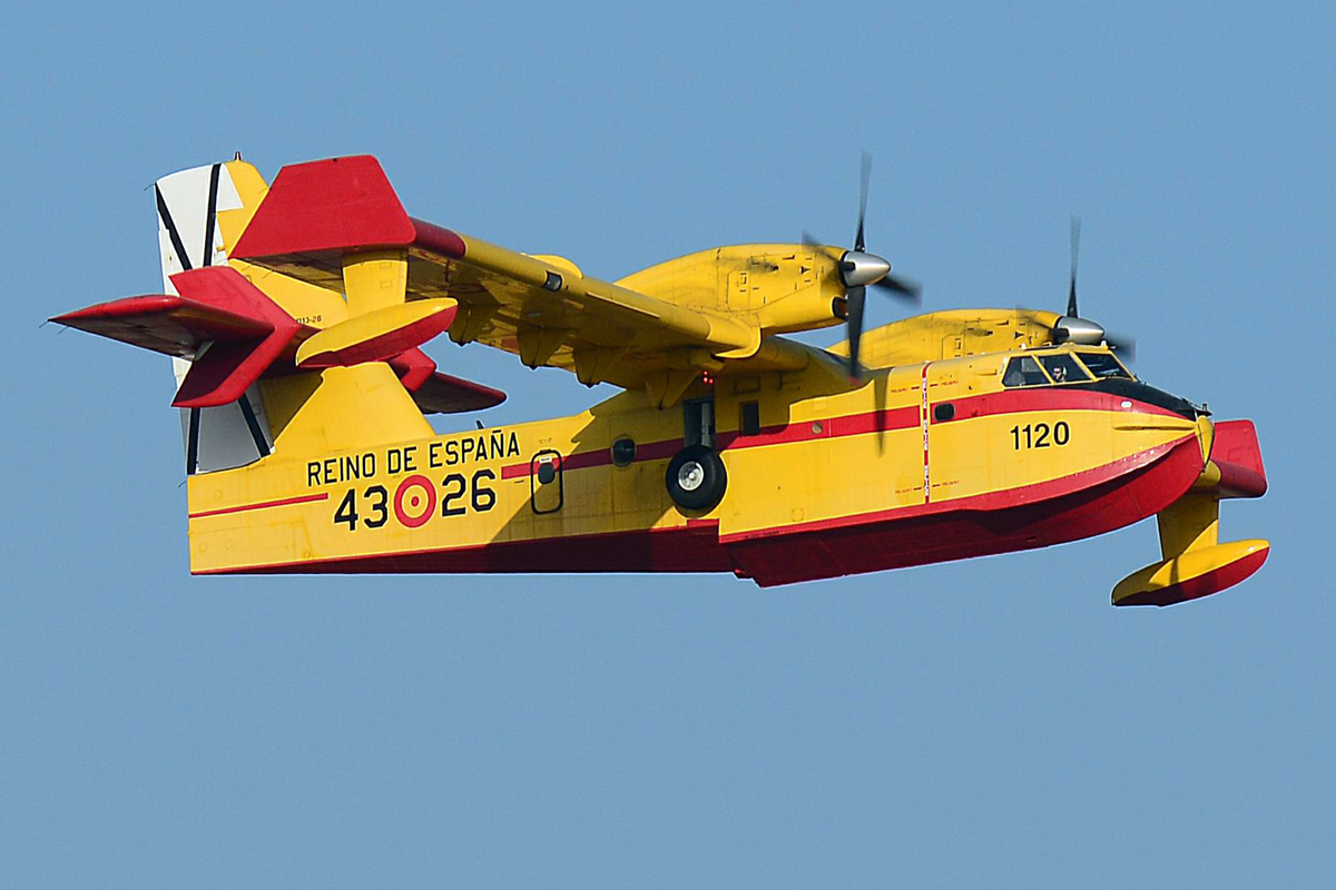 UD13-26 / 43-26 Canadair CL-215T