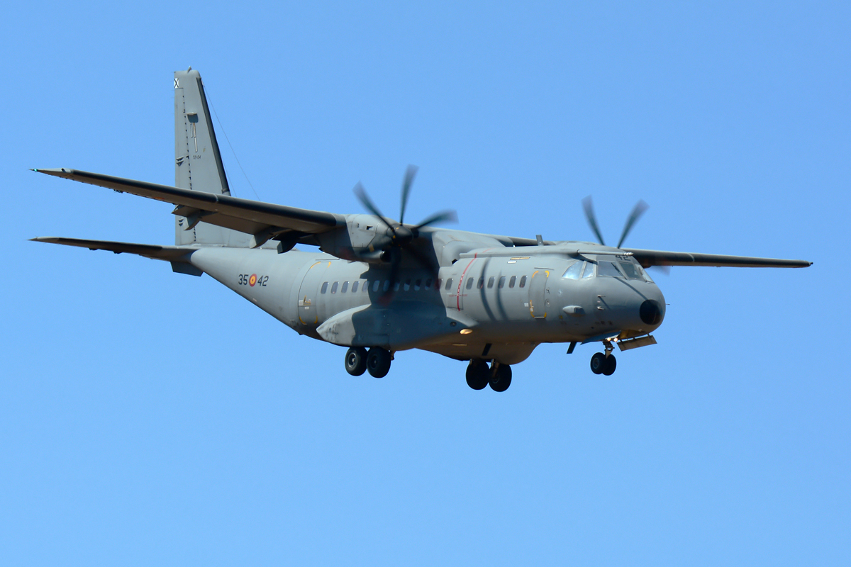 T.21-04 / 35-42 · CASA C-295M · (LPA / GCLP)