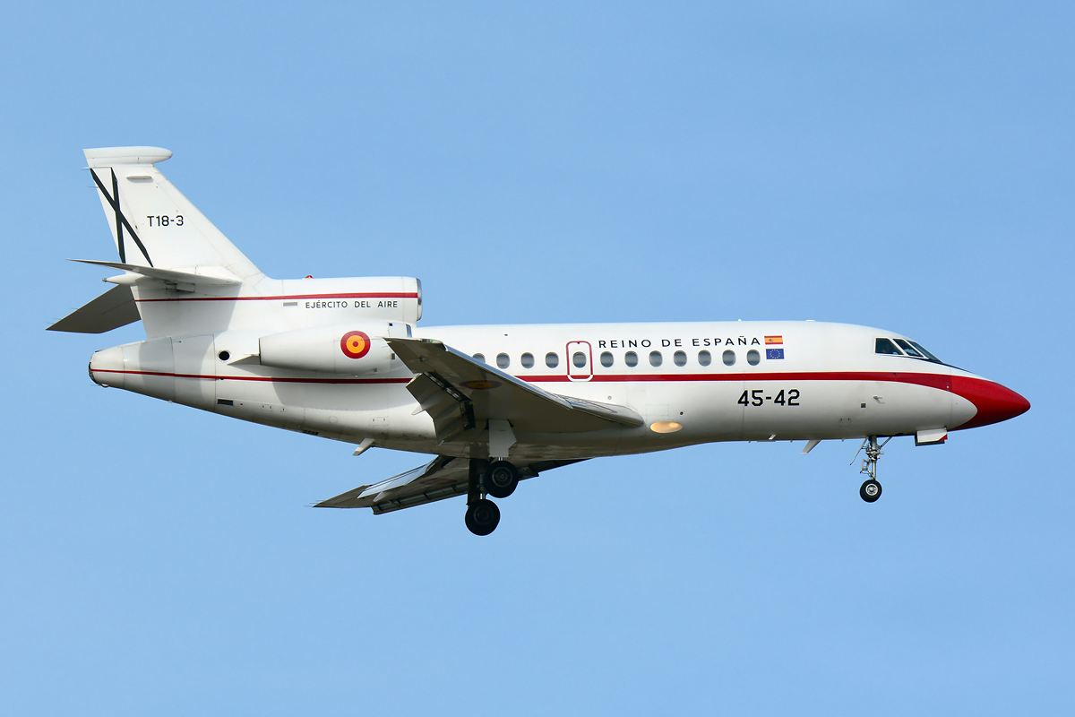 T18-3 (077) 1989 Dassault Falcon 900B