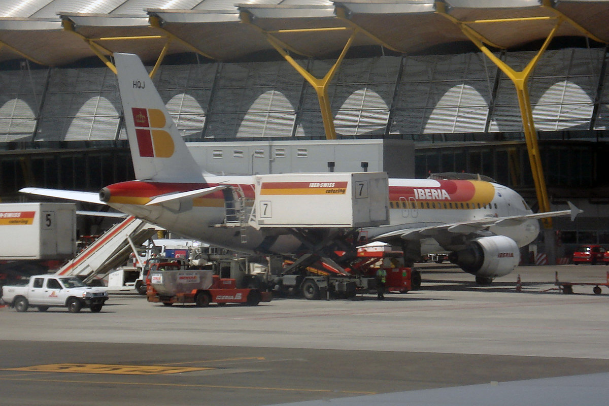EC-HQJ (1430) 2001 Airbus A320-214