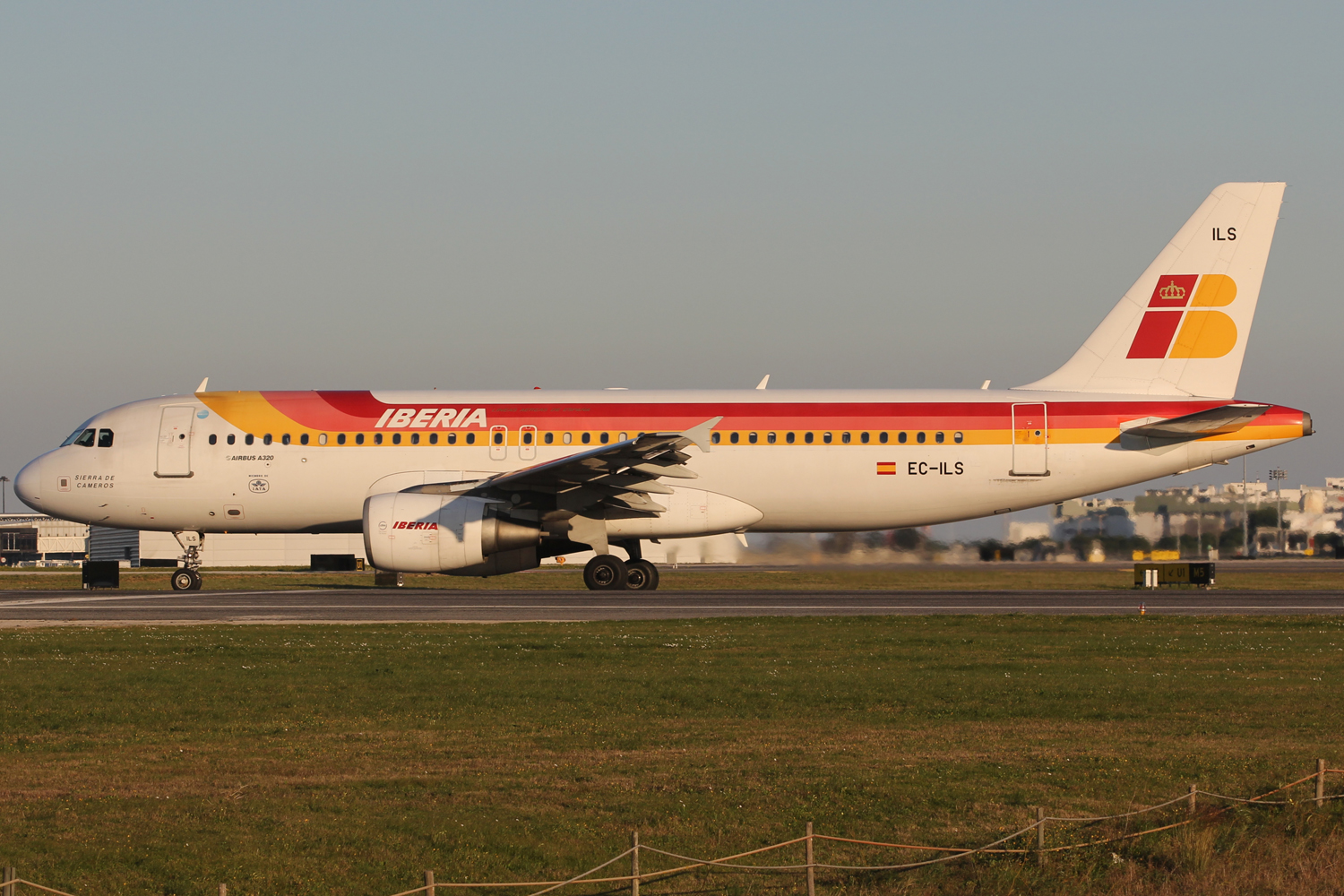 EC-ILS, (cn 1809), Airbus A320-214