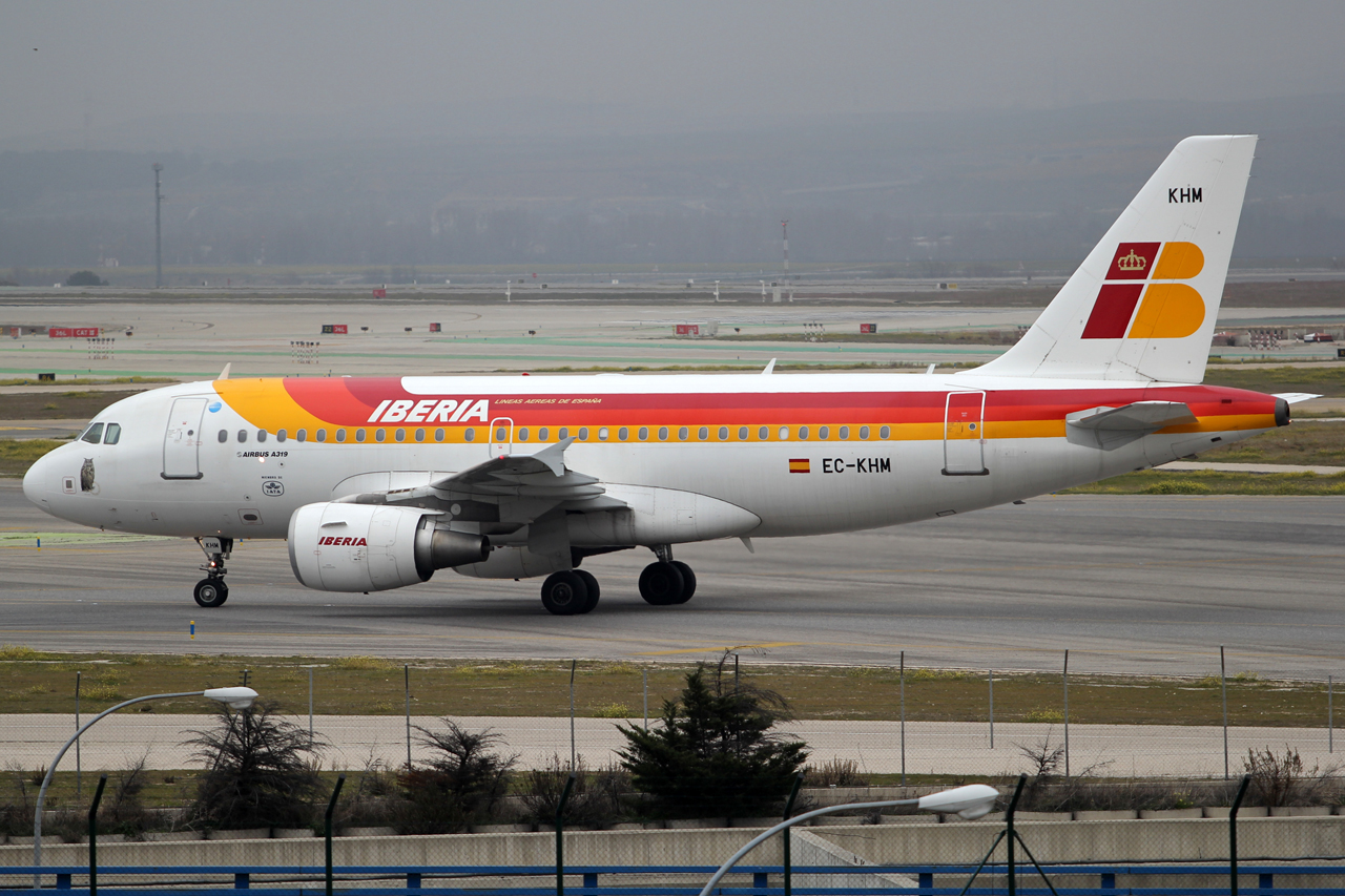 EC-KHM, (cn 3209), Airbus A319-111