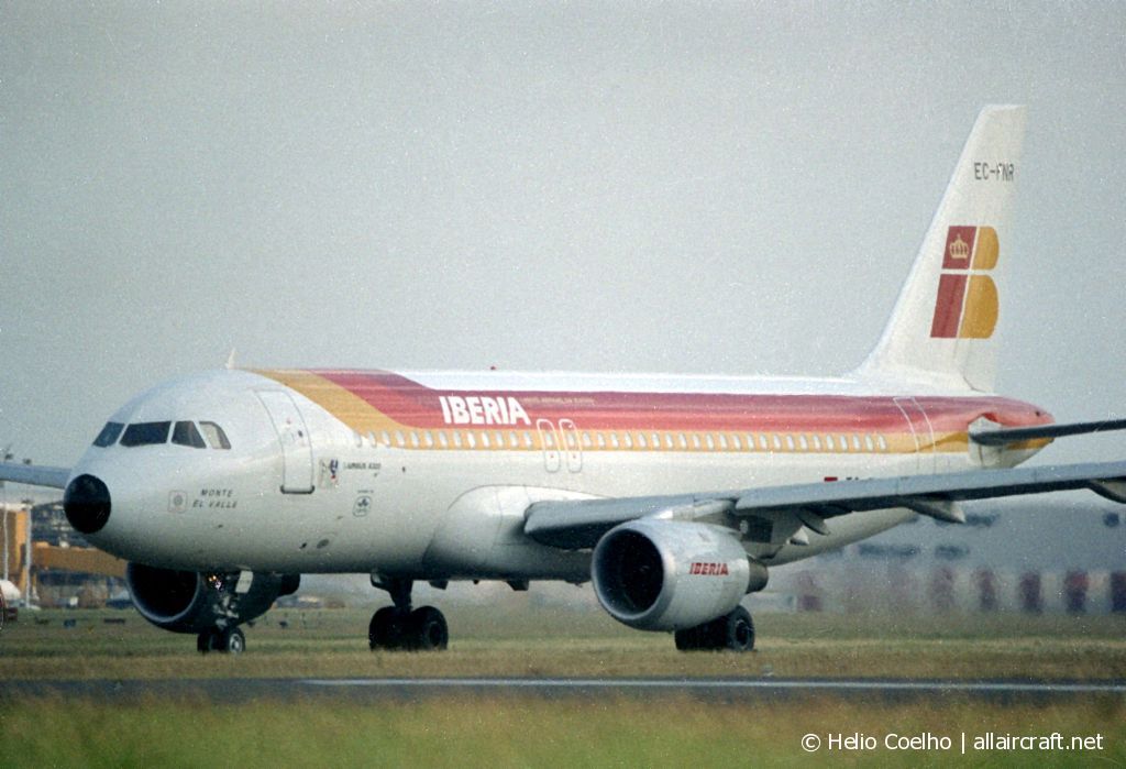EC-FNR (323) 1992 Airbus A320-211