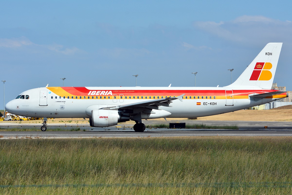 EC-KOH (2248) 2004 Airbus A320-214