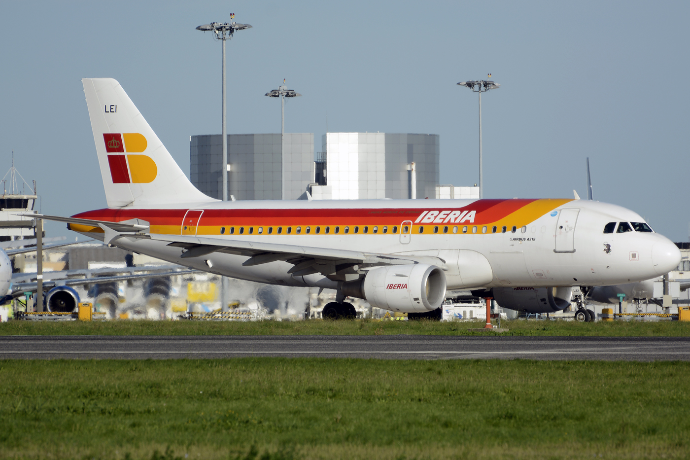 EC-LEI (3744) 2008 Airbus A319-111