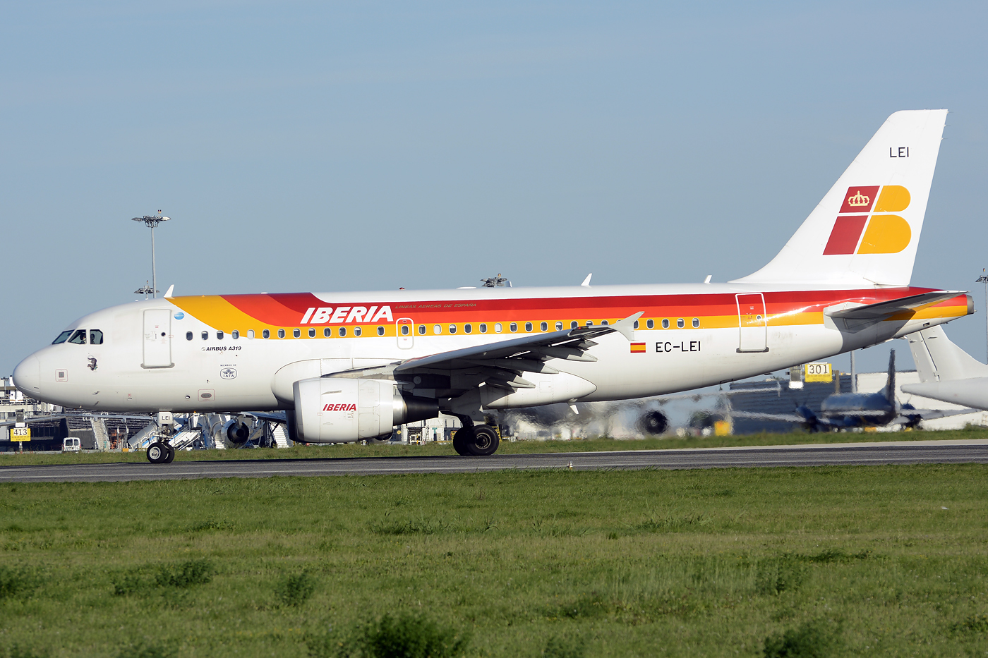 EC-LEI (3744) 2008 Airbus A319-111