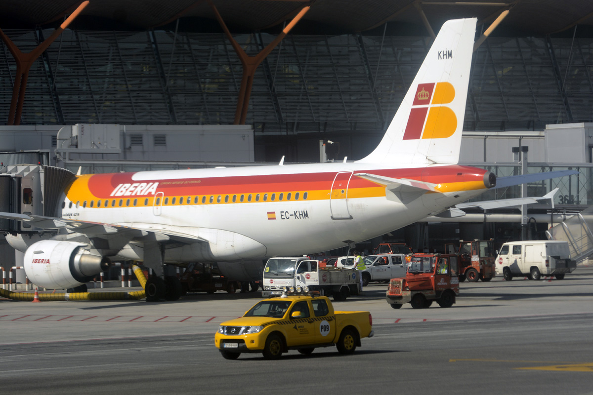 EC-KHM, (cn 3209), Airbus A319-111