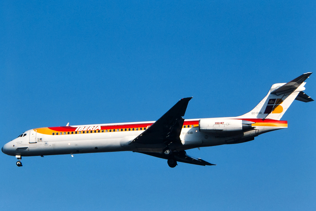 EC-EUD (49828) 1990 McDonnell Douglas MD-87