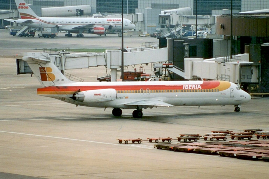 EC-EXF (49832) McDonnell Douglas MD-87