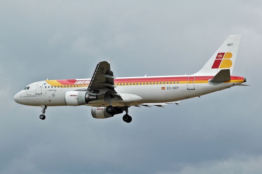 EC-HDT (1119) 1999 Airbus A320-214