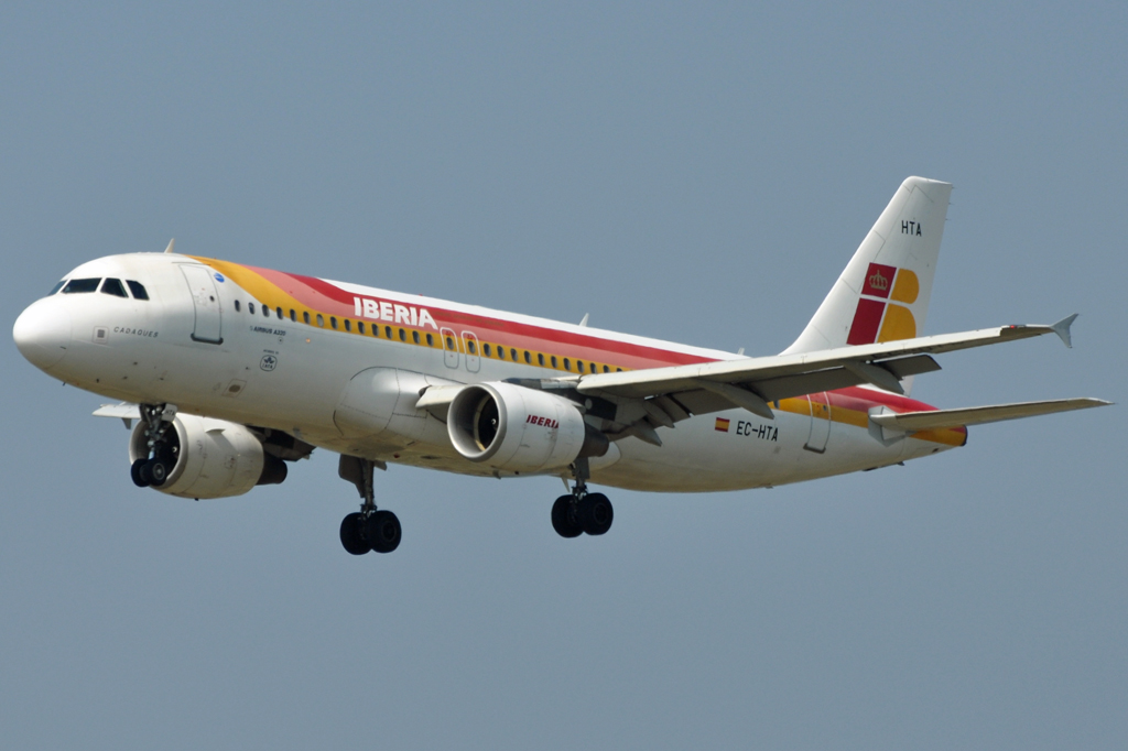 EC-HTA (1516) 2001 Airbus A320-214