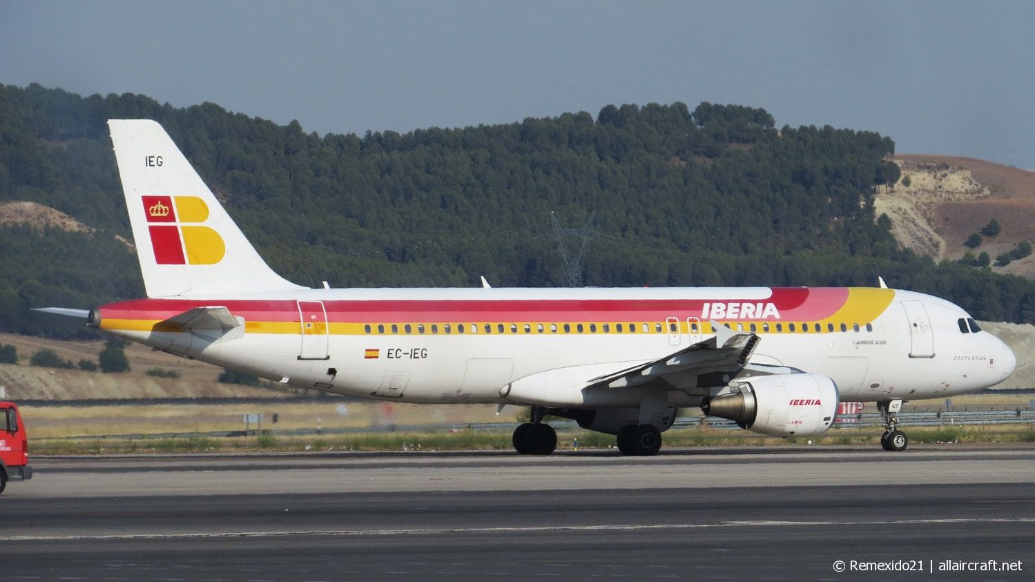 EC-IEG (1674) 2001 Airbus A320-214