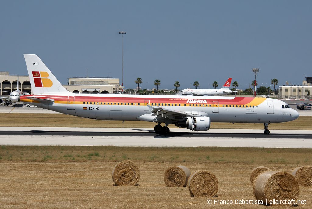 EC-IXD (2220) 2004 Airbus A321-211