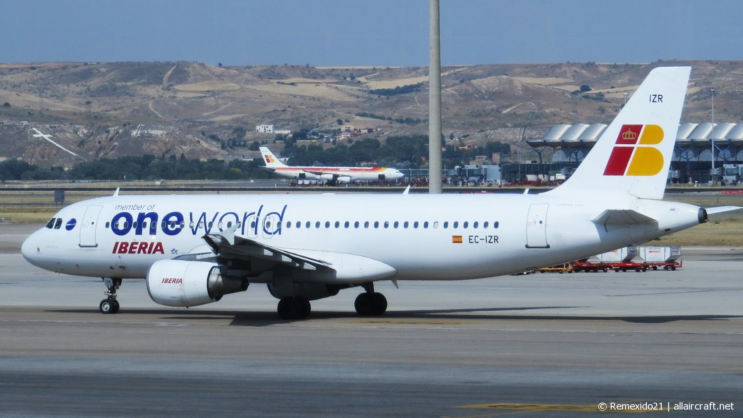 EC-IZR (2242) 2004 Airbus A320-214