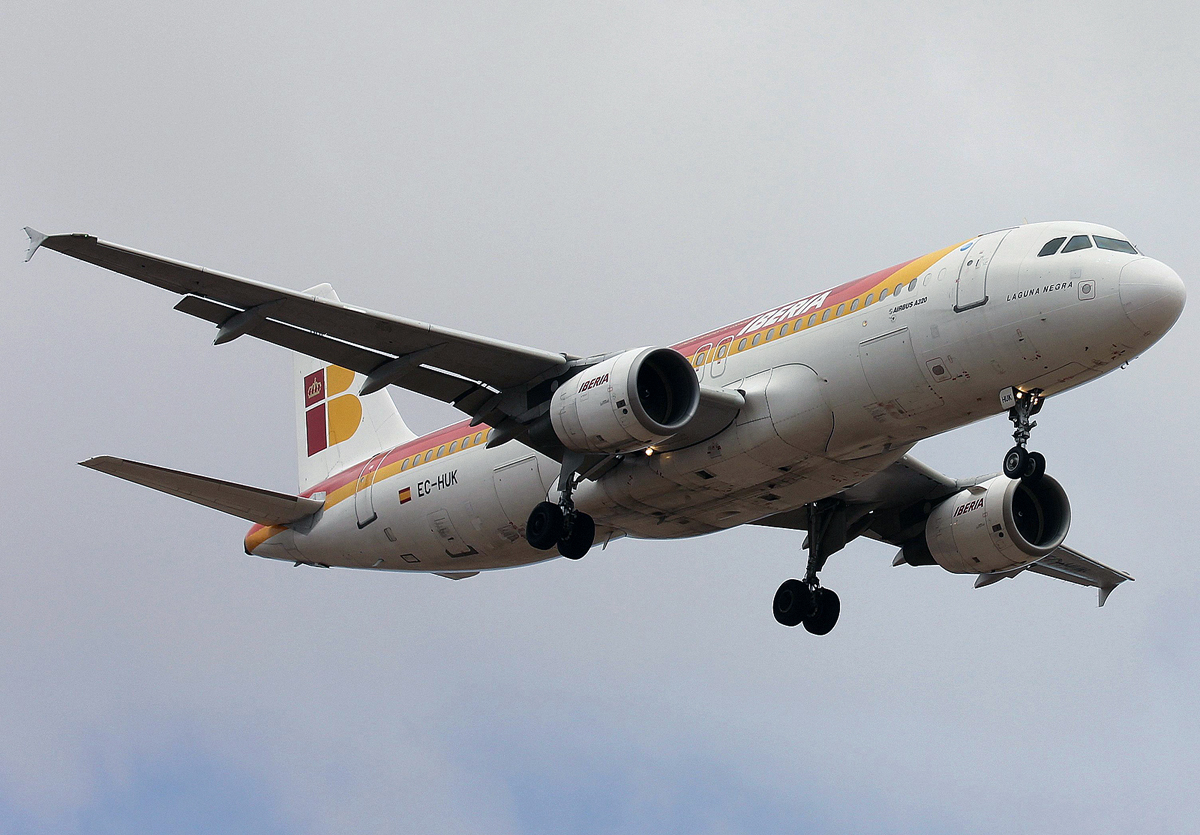 EC-HUK (1318) 2000 Airbus A320-214