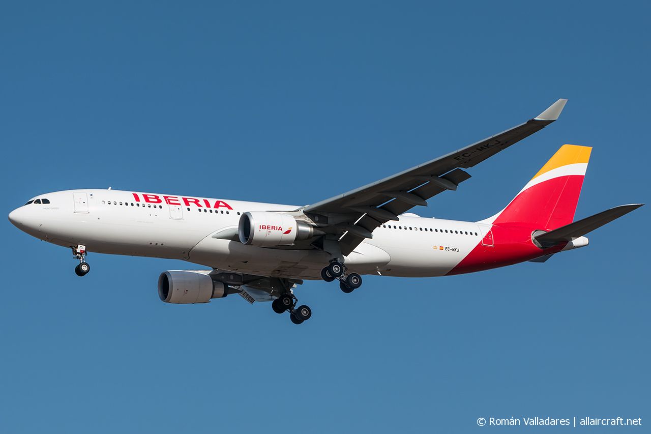 EC-MKJ (1728) 2016 Airbus A330-202