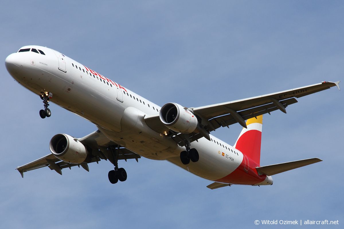 EC-HUH (1021) 1999 Airbus A321-211