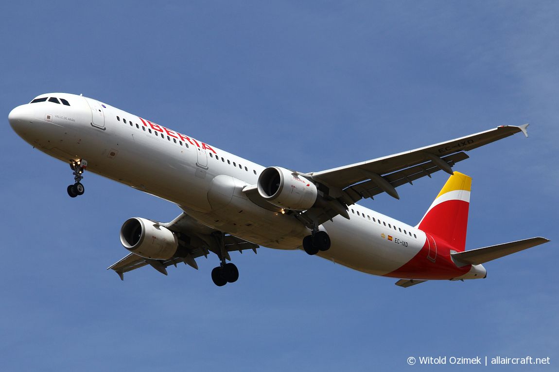 EC-IXD (2220) 2004 Airbus A321-211