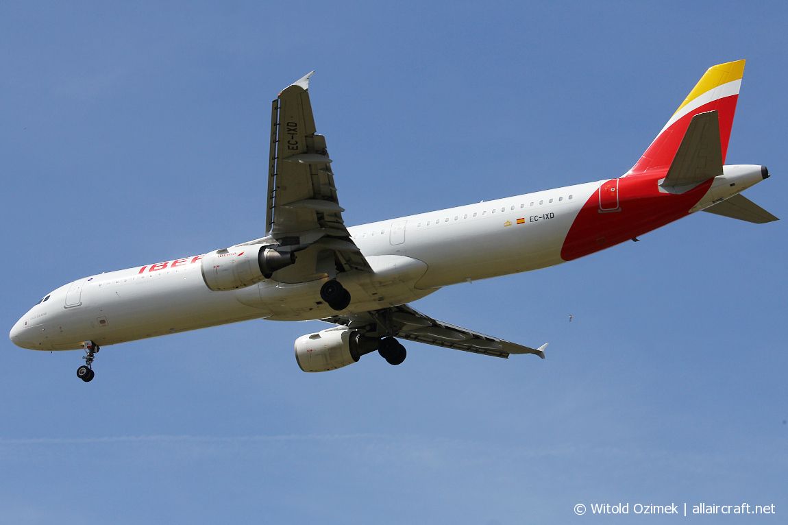 EC-IXD (2220) 2004 Airbus A321-211
