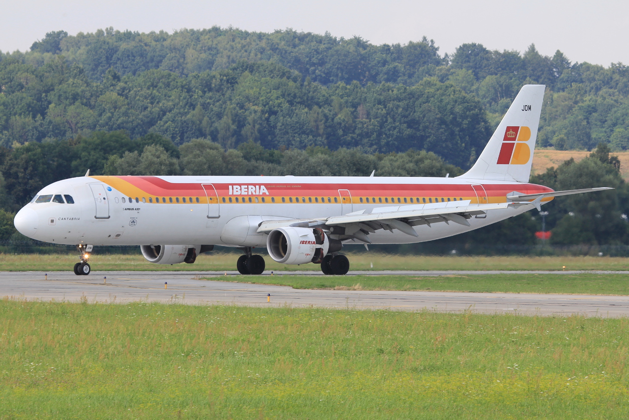 EC-JDM (2357) 2004 Airbus A321-213