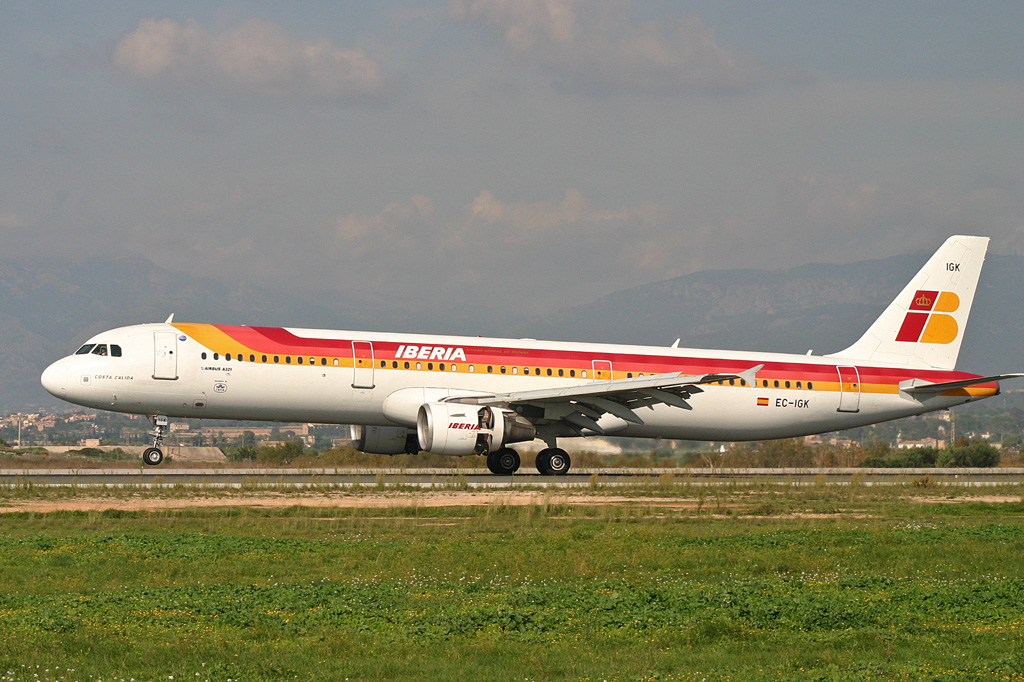 EC-IGK (1572) 2001 Airbus A321-211