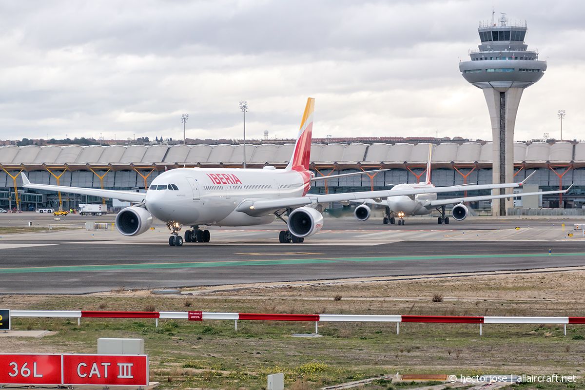 EC-MKJ (1728) 2016 Airbus A330-202