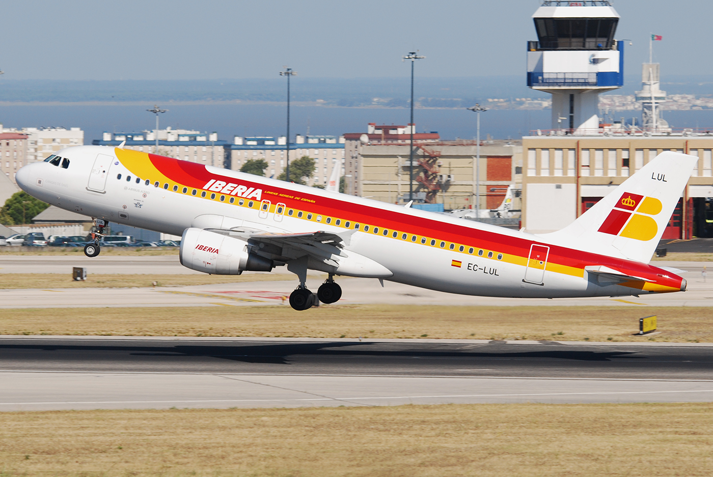 EC-LUL (5486) 2013 Airbus A320-216