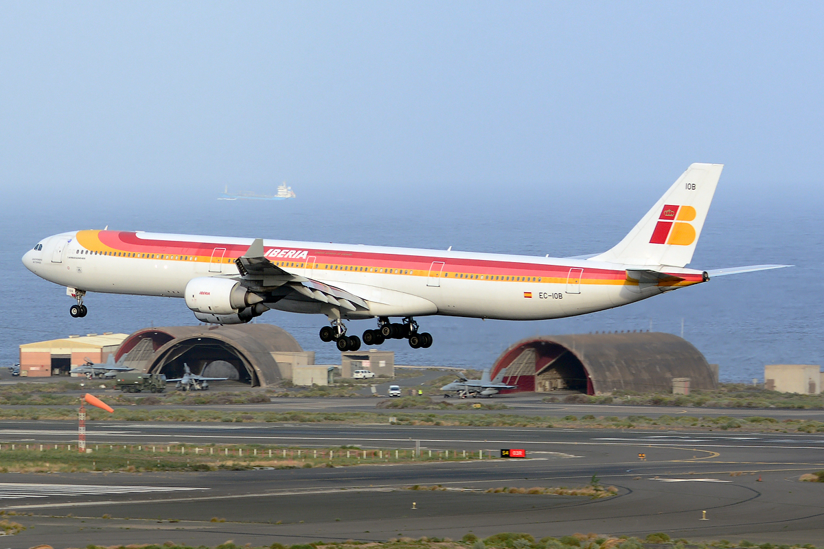 EC-IOB · Airbus A340-642 · (LPA / GCLP)
