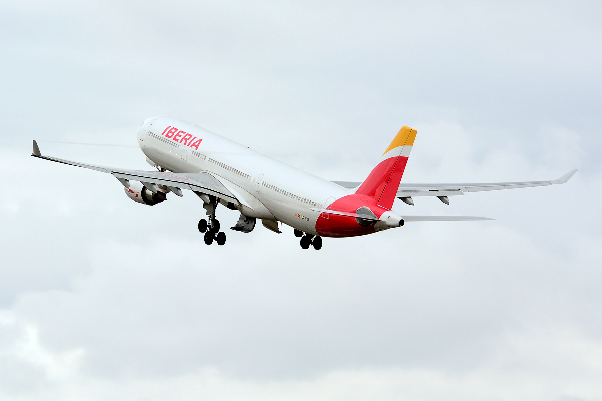 EC-LZX · Airbus A330-302 · (MAD / LEMD)