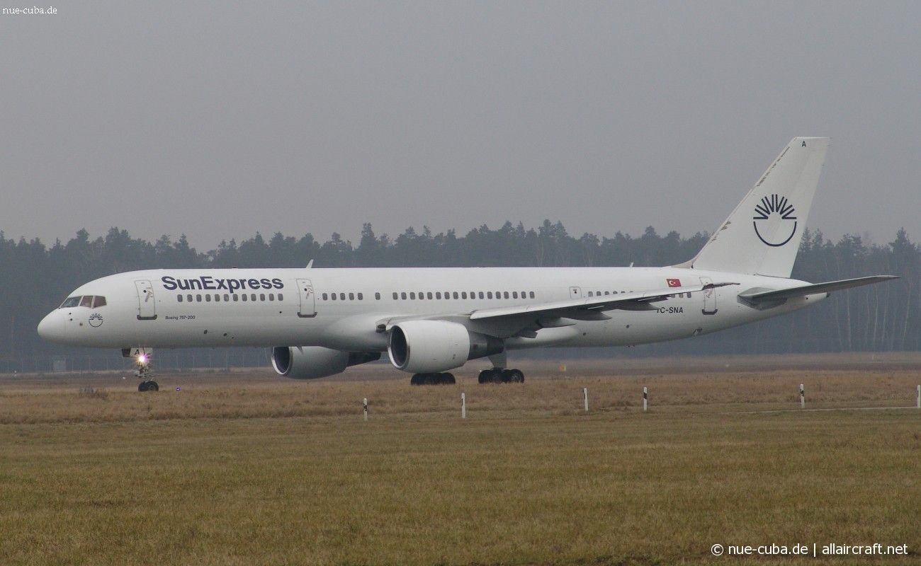TC-SNA (25624) 1993 Boeing 757-2Q8