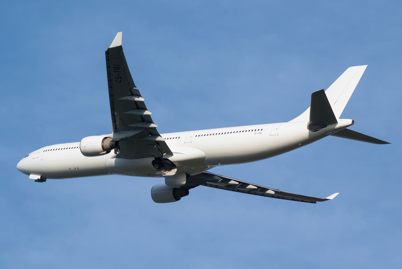 CS-TRI (127) 1996 Airbus A330-322