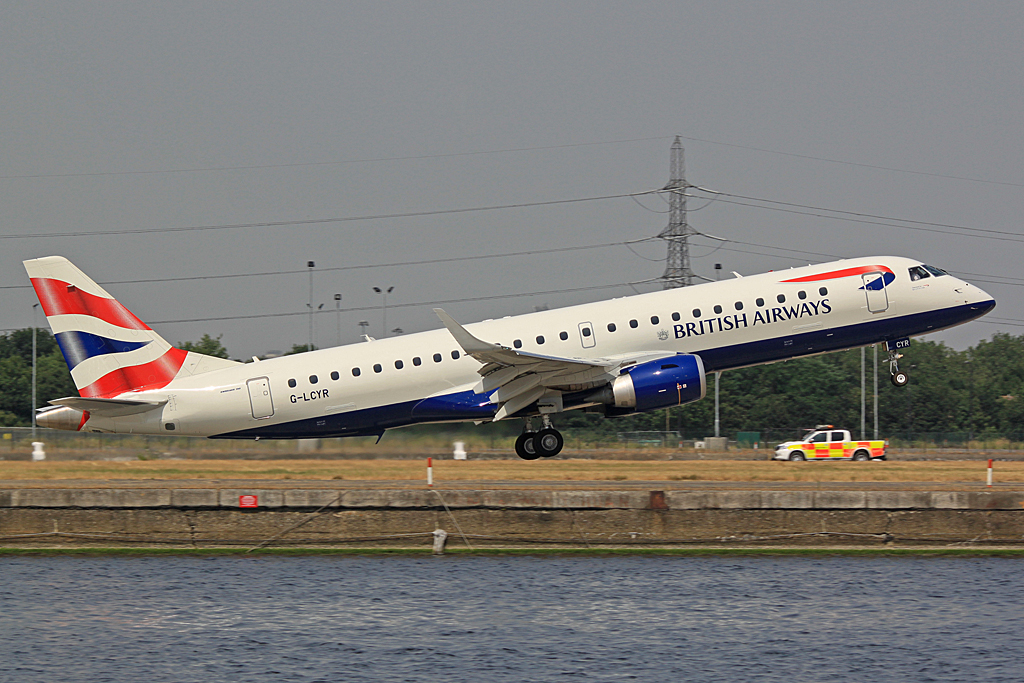 G-LCYR (cn 19000563) Embraer 190-100SR