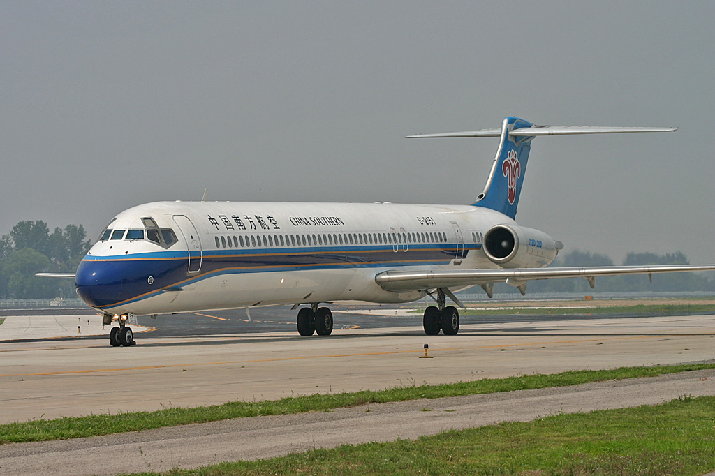 B-2151 (49852) McDonnell Douglas MD-82