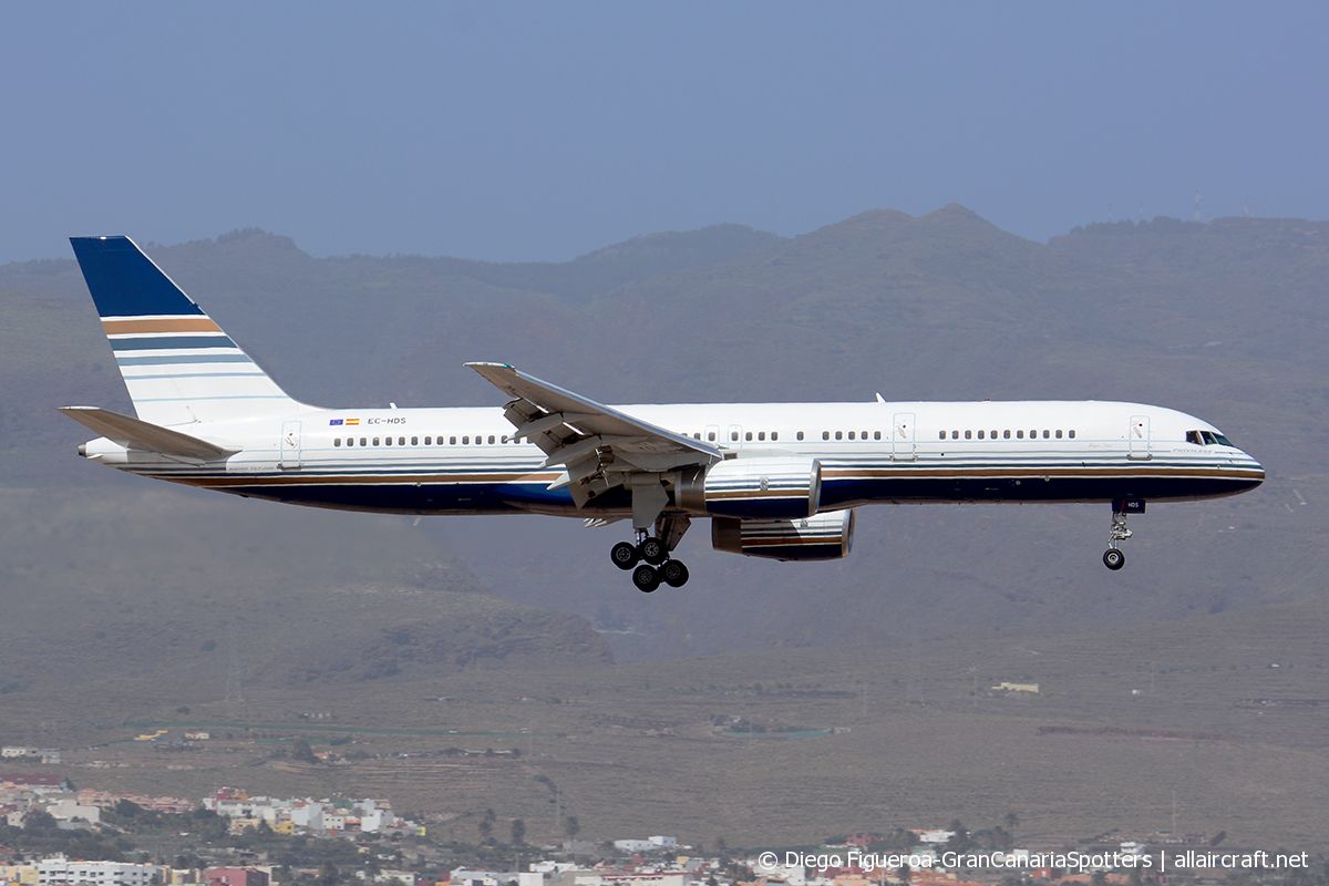EC-HDS (26252) 1999 Boeing 757-256