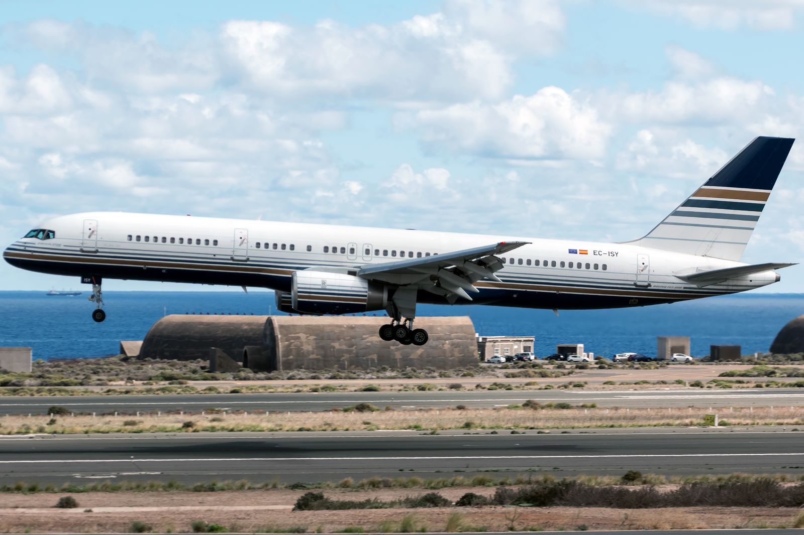 EC-ISY (26241) 1993 Boeing 757-256