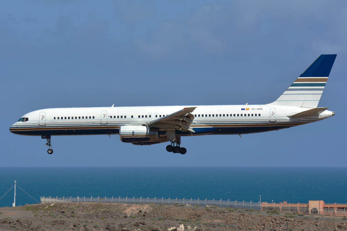 EC-HDS (26252) 1999 Boeing 757-256