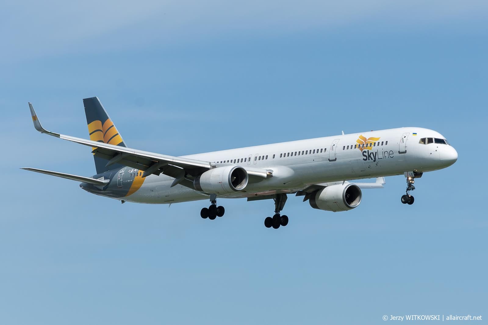 UR-SLE (29012) 1999 Boeing 757-330(WL)