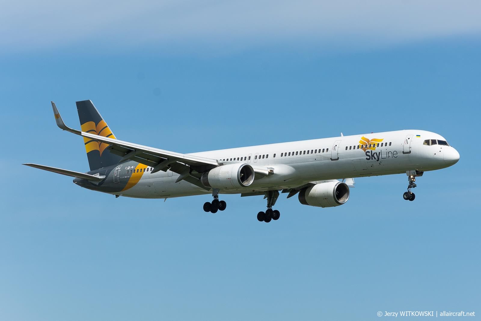 UR-SLE (29012) 1999 Boeing 757-330(WL)