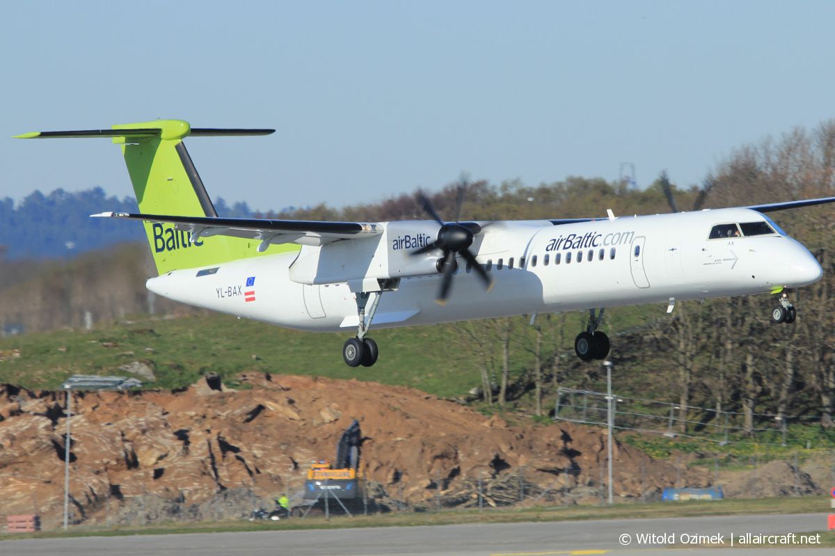 YL-BAX (4324) 2010 Bombardier Dash 8-Q402
