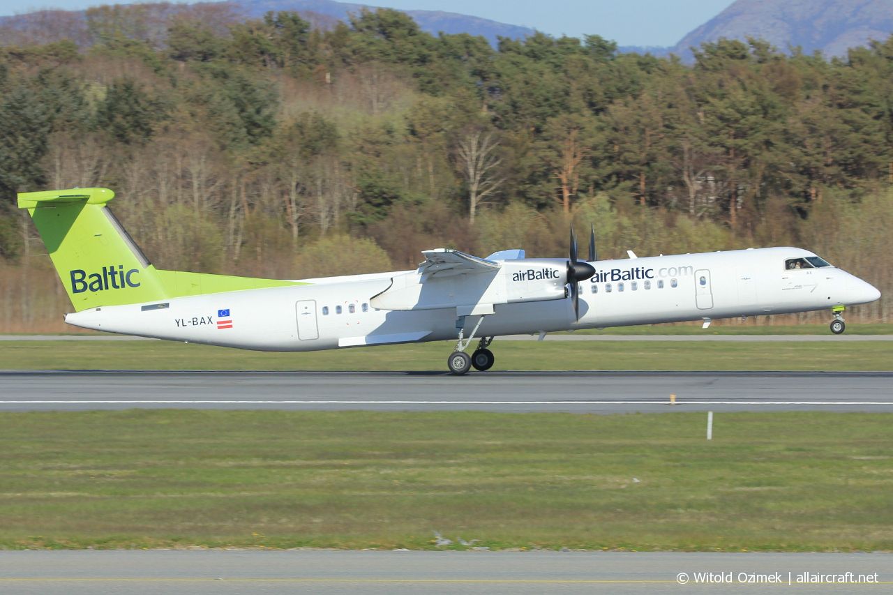 YL-BAX (4324) 2010 Bombardier Dash 8-Q402