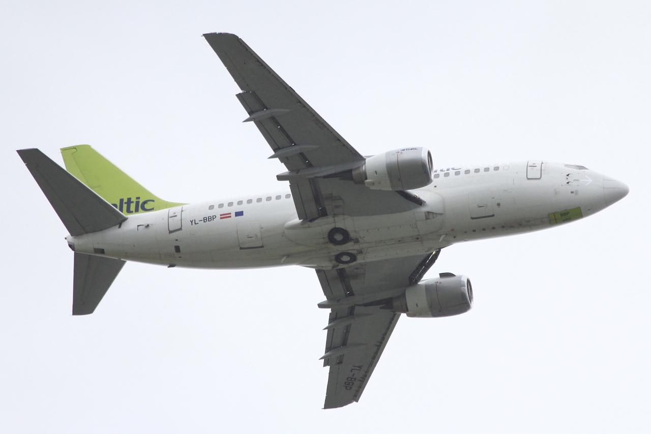 YL-BBP (cn 26688) Boeing 737-522