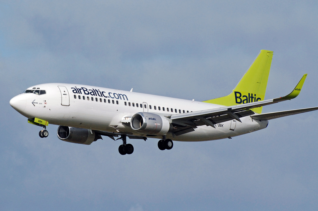 YL-BBK (cn 29332) Boeing 737-33V