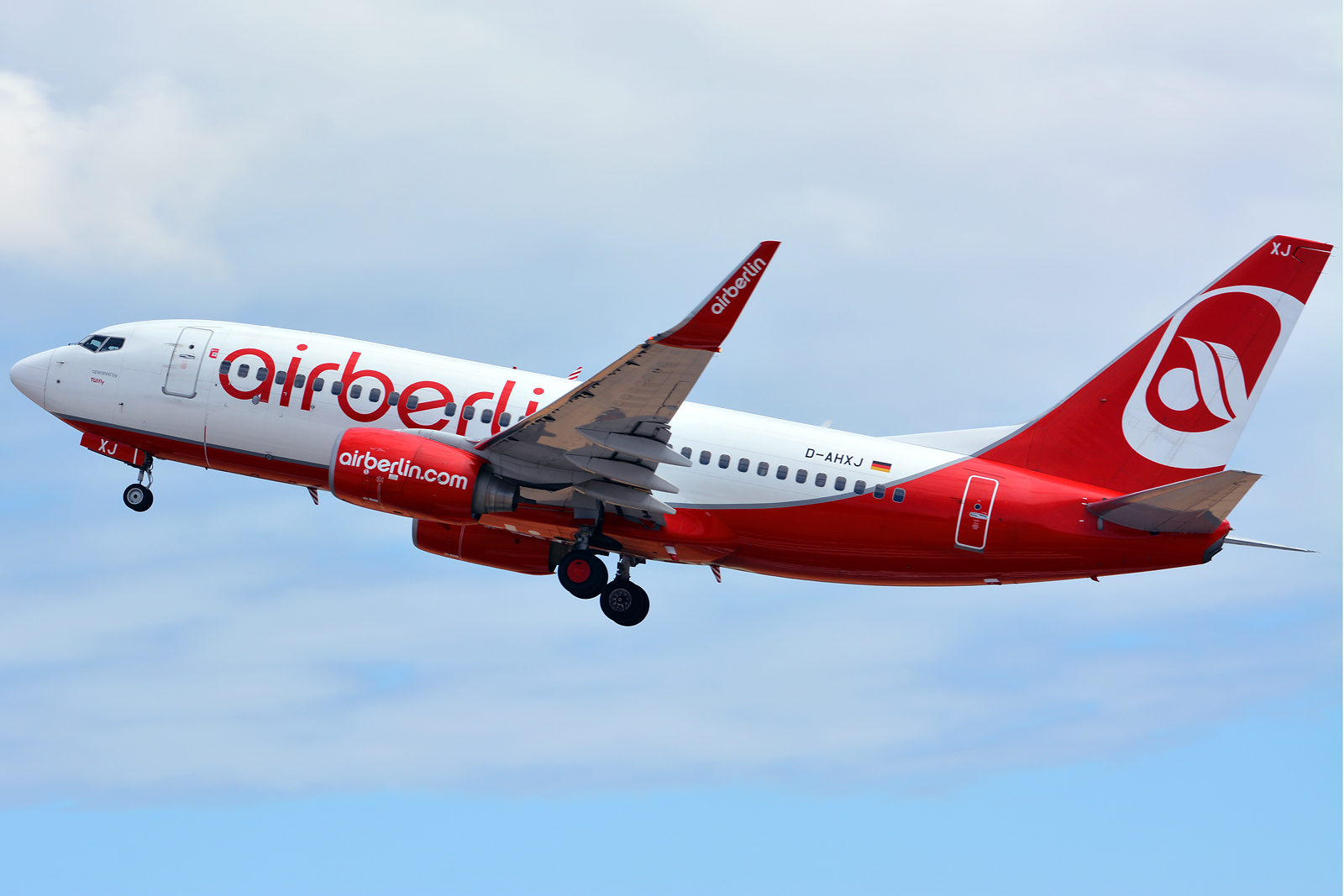 D-AHXJ · Boeing 737-7K5(WL) · (FAO / LPFR)