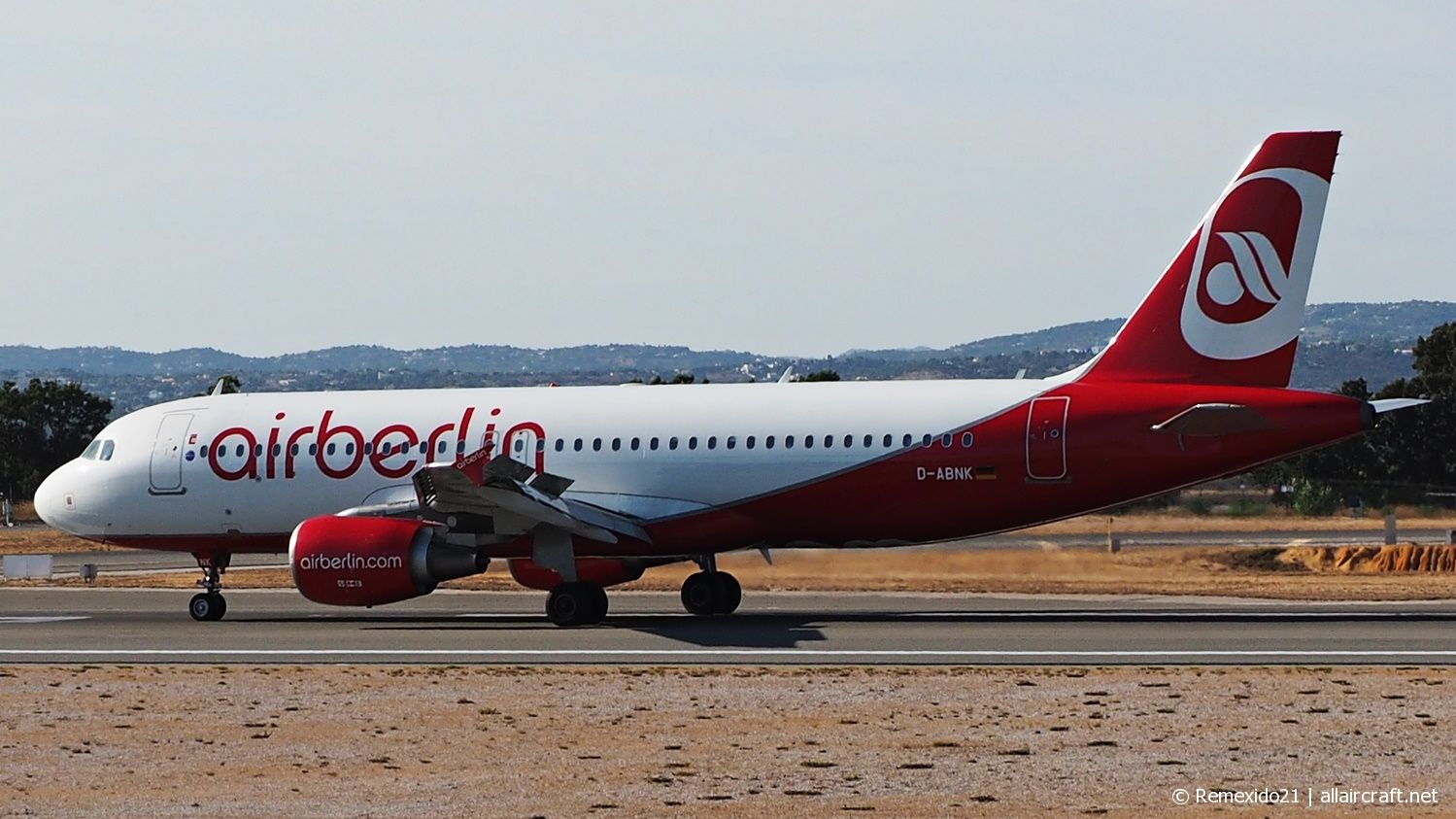 D-ABNK · Airbus A320-214 · (FAO /LPFR)