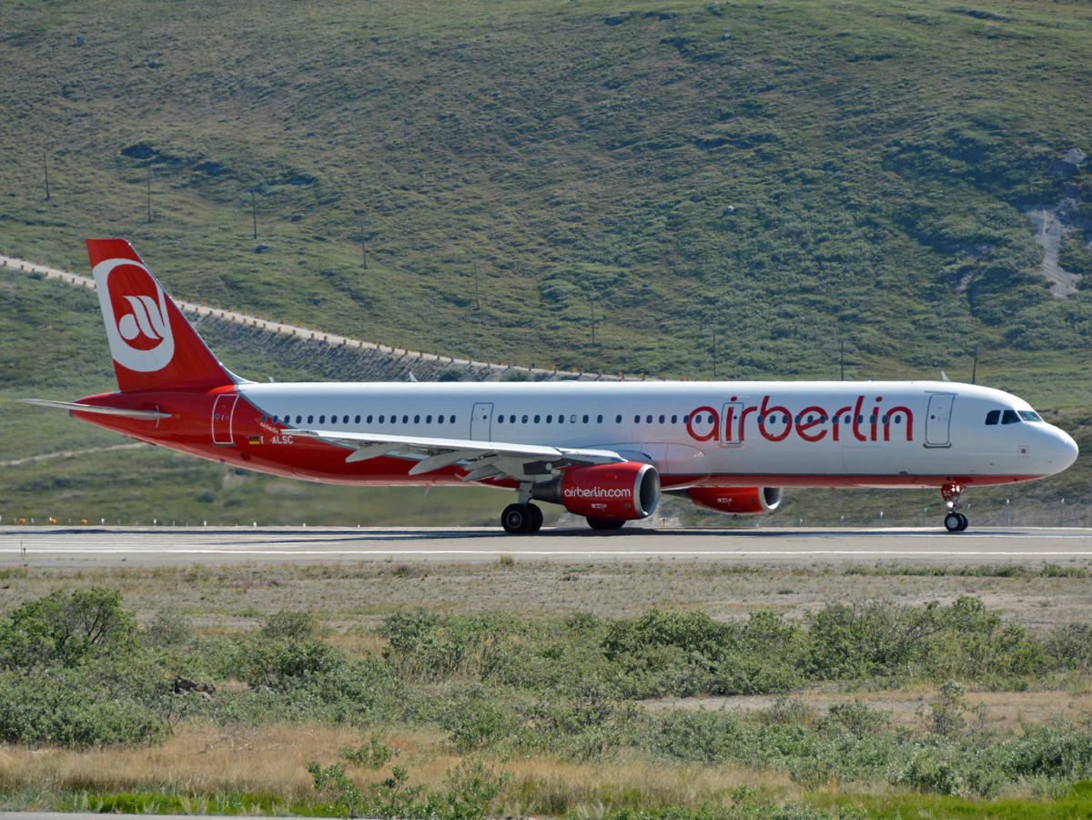 D-ALSC · Airbus A321-211 · (SFJ / BGSF)