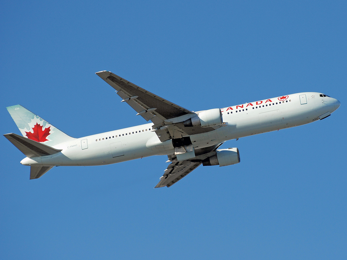 C-FMXC (25588) 1996 Boeing 767-333ER